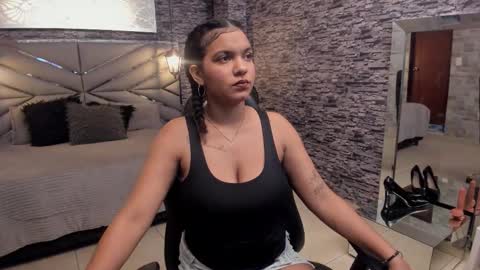 Snapshot of bellybigboobs chatting on 11.05.25 Belly online show from 11.05.25