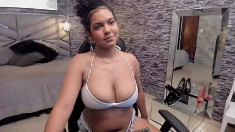 Snapshot of bellybigboobs chatting on 11.20.25 Belly online show from 11.20.25