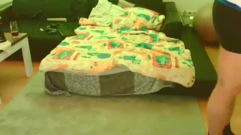 Benutzmich0800 online show from 12.24.24