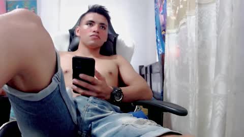 Snapshot of bergon30 chatting on 02.04.25 Bergon77 online show from 02.04.25