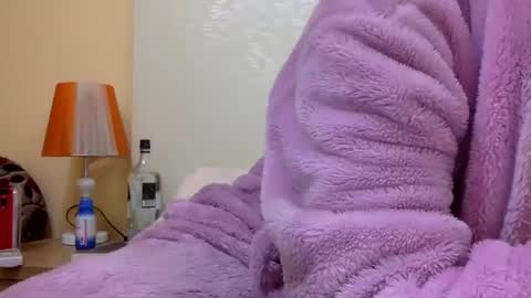 Snapshot of bermudatriangle12 chatting on 02.18.25 tixxie online show from 02.18.25