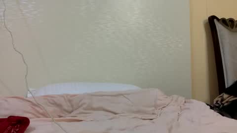 Snapshot of bermudatriangle12 chatting on 02.22.25 tixxie online show from 02.22.25