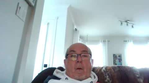 Snapshot of bernard1102 chatting on 12.03.24 bernard1102 online show from 12.03.24