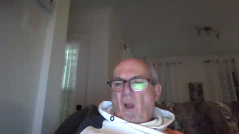 Snapshot of bernard1102 chatting on 12.03.24 bernard1102 online show from 12.03.24