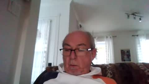 Snapshot of bernard1102 chatting on 12.31.24 bernard1102 online show from 12.31.24