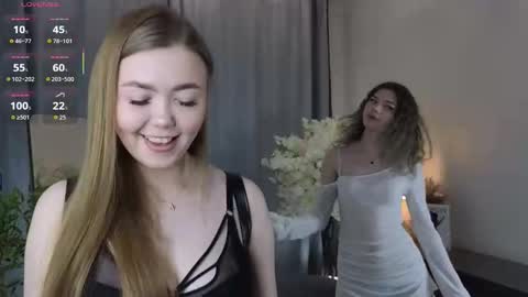 Snapshot of berry_bloom chatting on 10.23.25 Aurora online show from 10.23.25