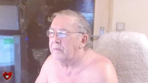 Snapshot of best127 chatting on 02.25.25 jean online show from 02.25.25