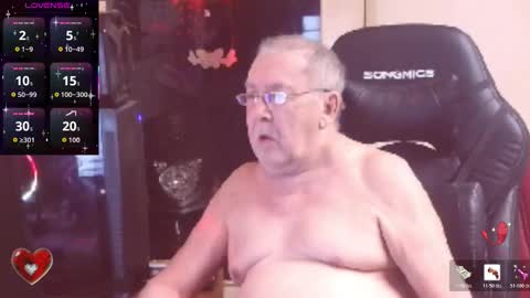 Snapshot of best127 chatting on 02.25.26 jean online show from 02.25.26