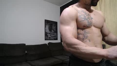 Snapshot of bestmuscle chatting on 10.03.25 bestmuscle online show from 10.03.25