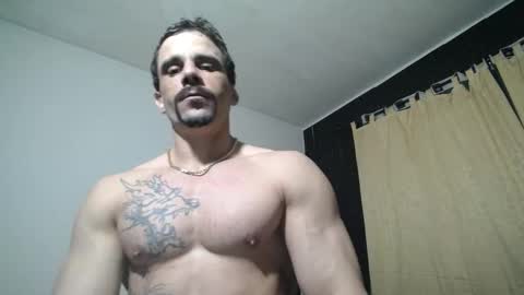 Snapshot of bestmuscle chatting on 10.27.25 bestmuscle online show from 10.27.25