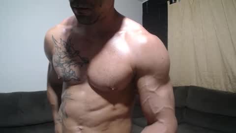 Snapshot of bestmuscle chatting on 12.23.25 bestmuscle online show from 12.23.25