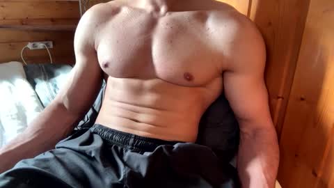 Snapshot of betterthanmen chatting on 03.12.25 betterthanmen online show from 03.12.25