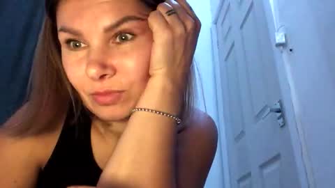 Snapshot of betty199175798 chatting on 10.14.25 betty199175798 online show from 10.14.25