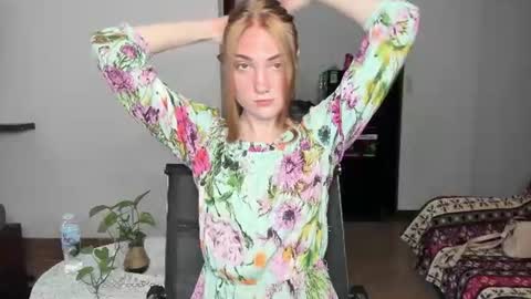 Snapshot of betty_witchy chatting on 06.19.26 Dory make me happier online show from 06.19.26
