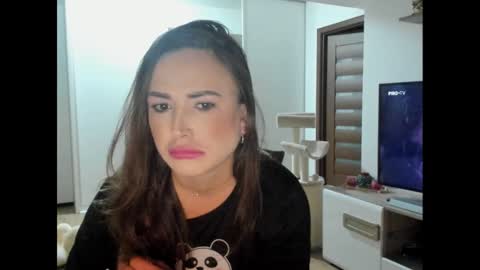 Snapshot of beyoncedoll chatting on 01.25.25 BeyonceDoll Twitter DollBeyonce online show from 01.25.25