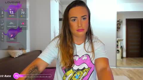 Snapshot of beyoncedoll chatting on 09.09.25 BeyonceDoll Twitter DollBeyonce online show from 09.09.25