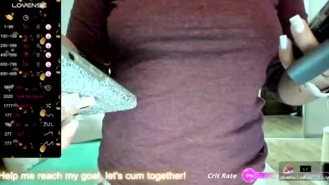 Snapshot of beyoncedoll chatting on 10.01.25 BeyonceDoll Twitter DollBeyonce online show from 10.01.25