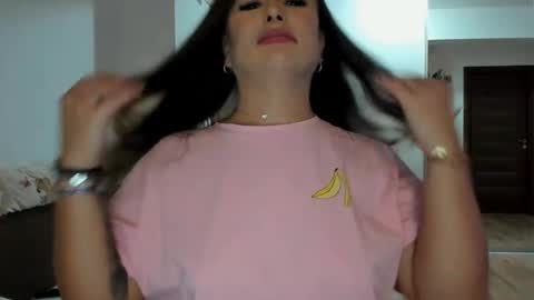 Snapshot of beyoncedoll chatting on 11.27.25 BeyonceDoll Twitter DollBeyonce online show from 11.27.25