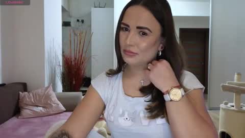   BeyonceDoll       Twitter DollBeyonce    online show from 02.21.26