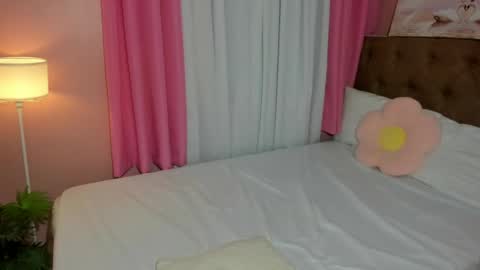 bhillrhey121103 online show from 04.17.26