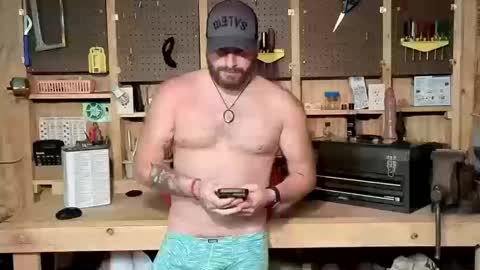 Snapshot of bi_bi_guy chatting on 10.10.25 bi_bi_guy online show from 10.10.25