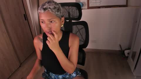 Snapshot of bianca_and_maxwell chatting on 01.08.26 bianca and maxwell online show from 01.08.26