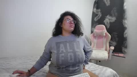 Bianca Tuesday to Sunday from 2am to 6am UTC-5 online show from 02.14.25