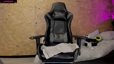 Biancastrong.. IGThebiancastrong online show from 02.20.25