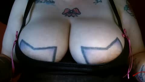 Snapshot of bianka_star_ chatting on 02.11.25 bianca online show from 02.11.25