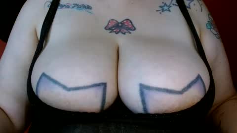 Snapshot of bianka_star_ chatting on 10.28.25 bianca online show from 10.28.25