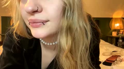 Ellie  online show from 03.04.26