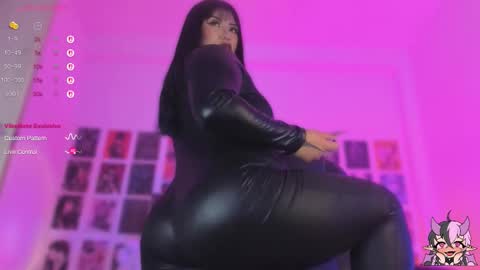 Snapshot of bigboobs_cloe chatting on 09.15.25 bigboobs cloe online show from 09.15.25