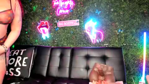 Snapshot of bigbuttsarena chatting on 12.20.24 bigbuttsarena online show from 12.20.24