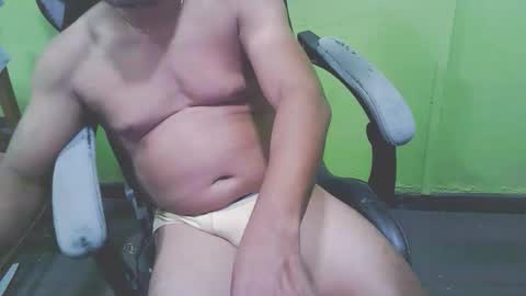 Snapshot of bigdickguyaux chatting on 12.20.25 bigdickguyaux online show from 12.20.25