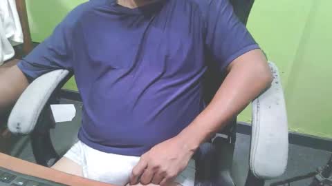 Snapshot of bigdickguyaux chatting on 01.09.26 bigdickguyaux online show from 01.09.26