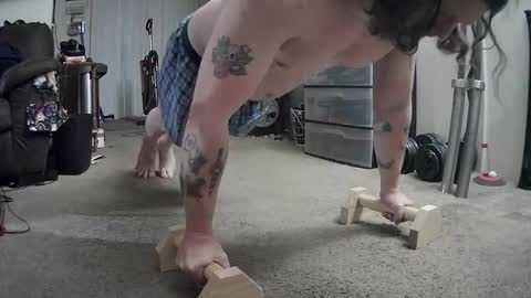 biggerisbetter21 online show from 12.14.24