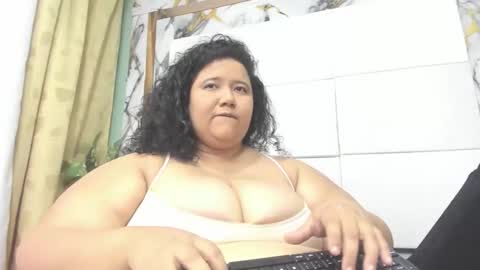 Snapshot of biglucyy chatting on 04.28.26 BigLucyy online show from 04.28.26