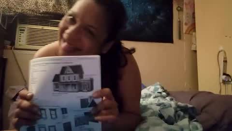 Snapshot of bigolemini chatting on 03.08.25 the Mini mami online show from 03.08.25