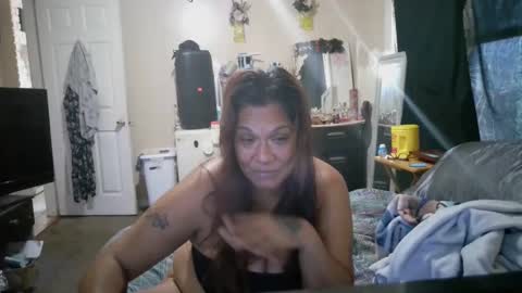 Snapshot of bigolemini chatting on 10.08.25 the Mini mami online show from 10.08.25