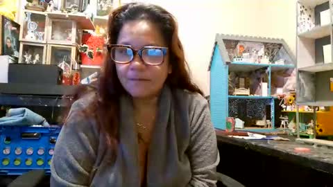 Snapshot of bigolemini chatting on 11.04.25 the Mini mami online show from 11.04.25