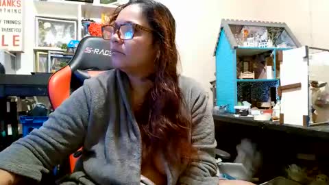 Snapshot of bigolemini chatting on 11.13.25 the Mini mami online show from 11.13.25