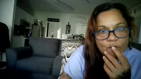 Snapshot of bigolemini chatting on 11.19.25 the Mini mami online show from 11.19.25