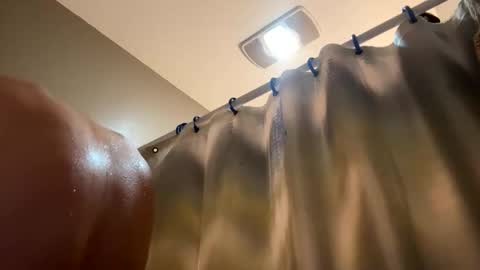 Snapshot of bigskinnyboyshh chatting on 11.22.25 bigskinnyboyshh online show from 11.22.25