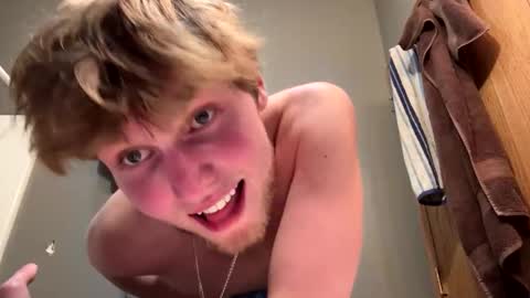 Snapshot of bigskinnyboyshh chatting on 11.25.25 bigskinnyboyshh online show from 11.25.25