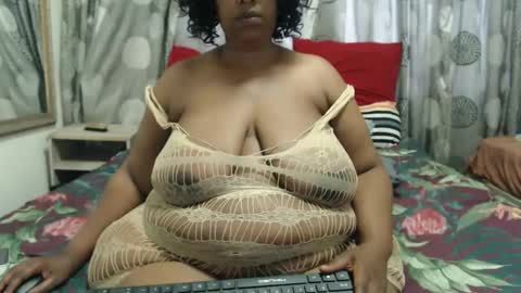 Snapshot of bigsuperbutt chatting on 02.22.25 bigsuperbutt online show from 02.22.25