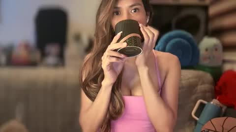 Yna     online show from 02.06.25