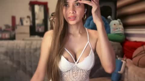 Yna     online show from 02.18.25