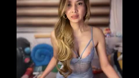 Yna     online show from 12.03.25