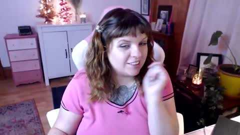 Snapshot of bigtiddygoddess chatting on 12.10.24 Morgan Lafeuille online show from 12.10.24