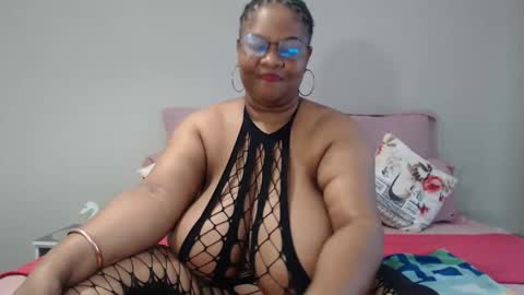 Snapshot of bigtitshornygirlxxx chatting on 05.18.26 Lona online show from 05.18.26
